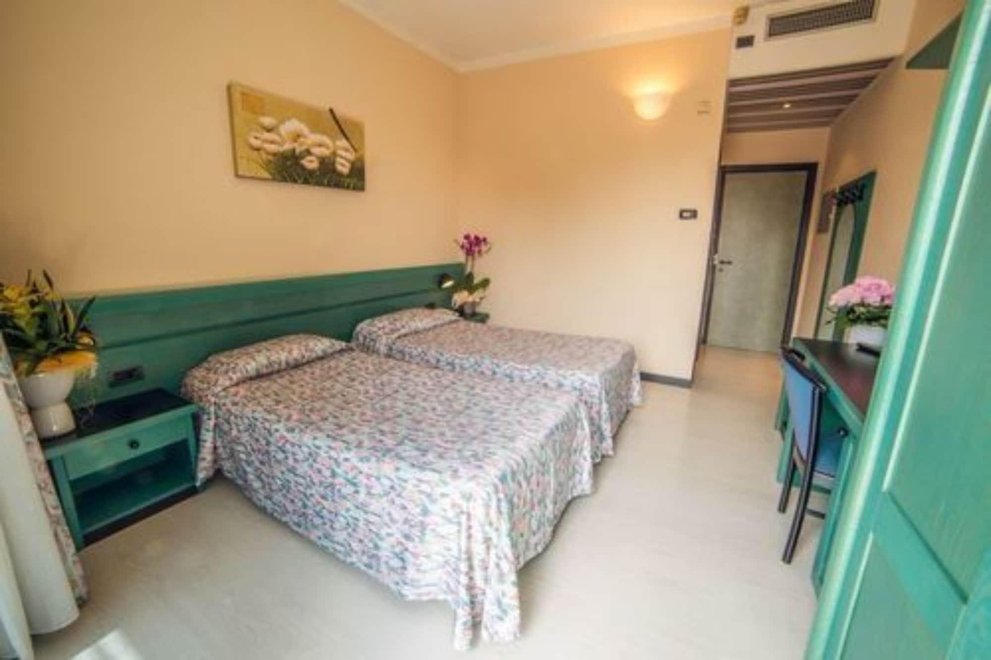Hotel Eden Valeggio sul Mincio Luaran gambar